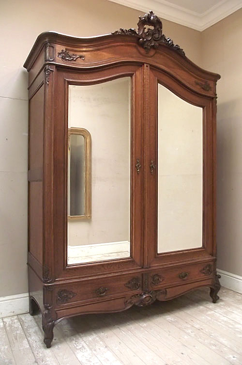ANTIQUE ROCOCO STYLE OAK ARMOIRE